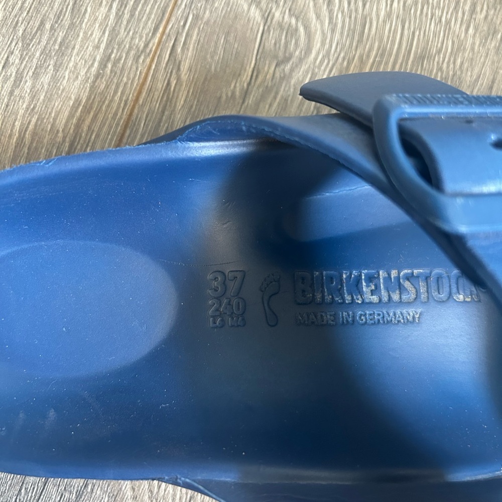 Gently used Birkenstock Arizona - Picture 4 of 4